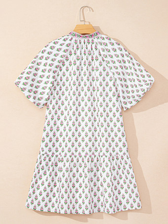 2025年夏にぴったりの花柄プリント半袖ミディ丈シフトドレス