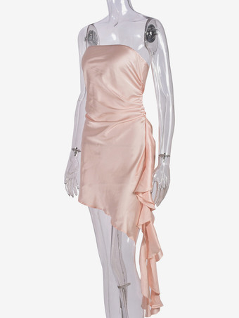 ソフトピンクのアシンメトリーストラップレスミニパーティードレス 2025