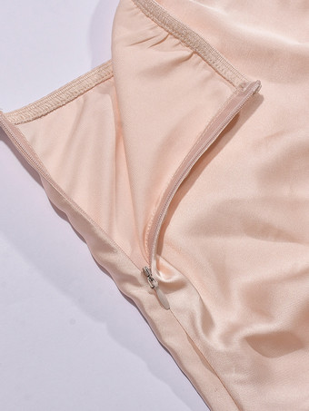 ソフトピンクのアシンメトリーストラップレスミニパーティードレス 2025