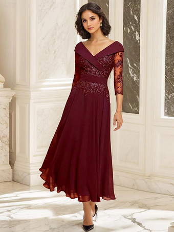 バーガンディー花嫁の母のためのパーティードレス。Vネック、七分袖、ボールガウン、レース、ティーレングスのゲストドレス。結婚式用。
