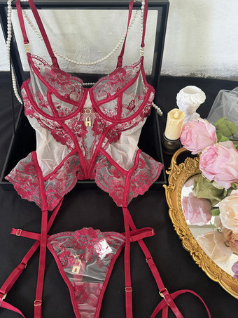 ワインレッド セクシーランジェリー 3ピース 花柄 バックレス レース ブラック 大人用 ブラ＆ショーツセット