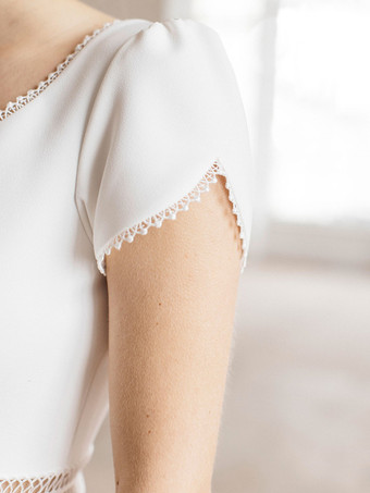 シンプルなウェディングドレス ボールガウン Vネック 半袖 カットアウト 30cm ブライダルガウン