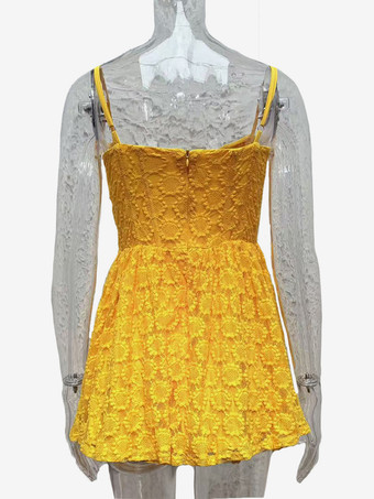 2025年夏にぴったりの、スウィートハートネックラインのレースサンドレス