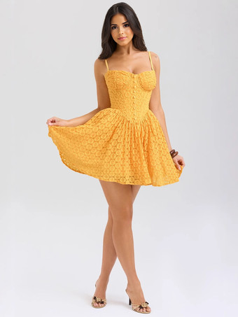 2025年夏にぴったりの、スウィートハートネックラインのレースサンドレス