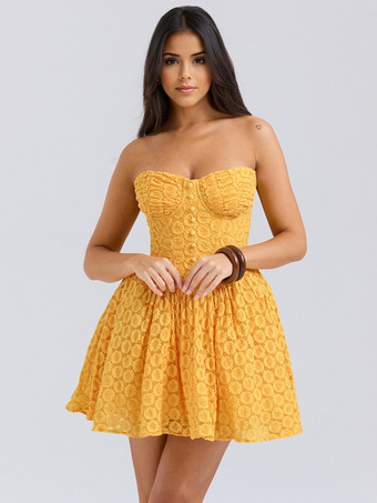 2025年夏にぴったりの、スウィートハートネックラインのレースサンドレス