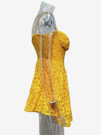 2025年夏にぴったりの、スウィートハートネックラインのレースサンドレス