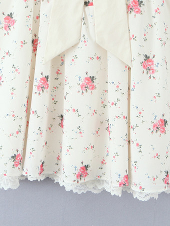 2025年夏にぴったりの、リボンディテールのオフショルダー花柄ミニドレス