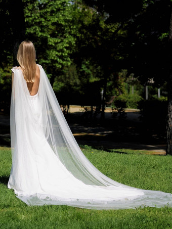 ホワイト ウェディングラップ、ホワイトショール、チュールブライダルカバーアップ