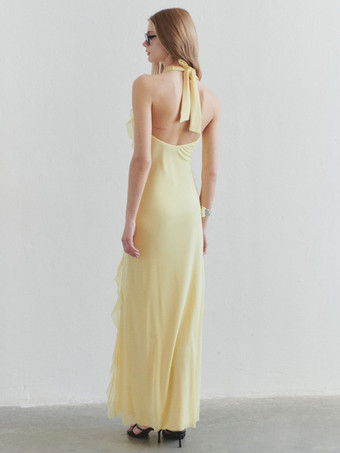 2025年夏のイベントにぴったりのバターイエローのホルターネックフリルマキシドレス