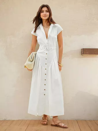 Abito lungo con camicia bianca e cintura in vita per occasioni