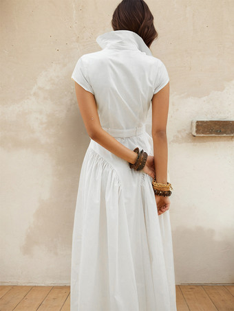様々なシーンに活躍するベルト付きウエストのホワイトシャツマキシドレス 2025