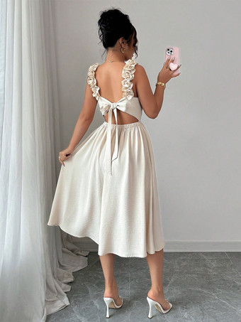 2025年夏向け、フリルショルダーとVネックのアプリコットミディドレス