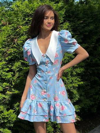 ピーターパンカラーとバックレースアップが付いた花柄パフスリーブミニドレス（2025年夏）