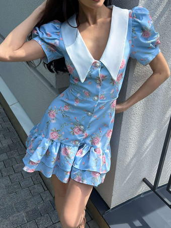 ピーターパンカラーとバックレースアップが付いた花柄パフスリーブミニドレス（2025年夏）