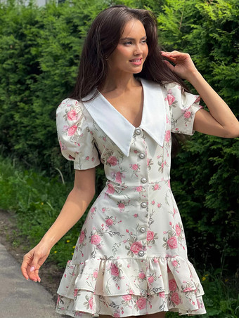 ピーターパンカラーとバックレースアップが付いた花柄パフスリーブミニドレス（2025年夏）