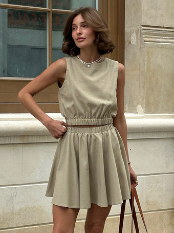 コットン＆リネンのノースリーブクロップトップとミニスカートの2ピースセット（2025年夏カジュアルウェア）