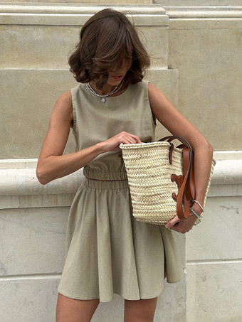 コットン＆リネンのノースリーブクロップトップとミニスカートの2ピースセット（2025年夏カジュアルウェア）