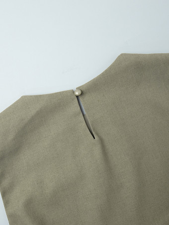 コットン＆リネンのノースリーブクロップトップとミニスカートの2ピースセット（2025年夏カジュアルウェア）