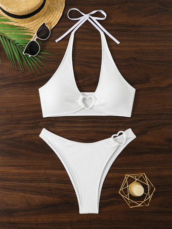 ハートがアクセントの無地ビキニ（夏のビーチ向け）2025年