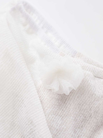 2025年のフォーマルなイベントにぴったりな、花柄のオフショルダーマキシドレス