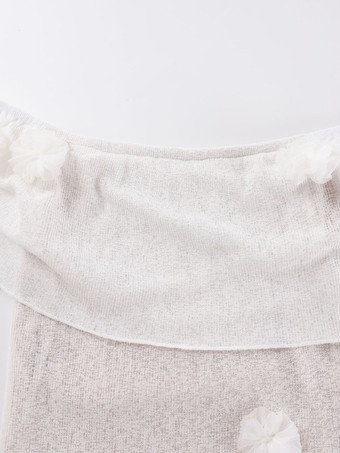 2025年のフォーマルなイベントにぴったりな、花柄のオフショルダーマキシドレス