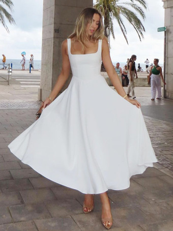 ホワイト スクエアネック、ノースリーブ、Aライン、マキシドレス（2025年夏）