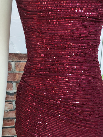 オフショルダーとハイスリットのスパンコールマキシドレス（フォーマルイベント2025）