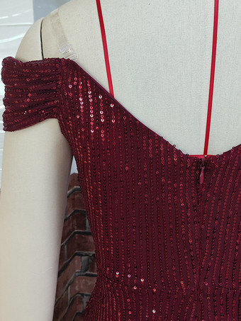 オフショルダーとハイスリットのスパンコールマキシドレス（フォーマルイベント2025）