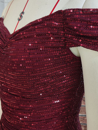 オフショルダーとハイスリットのスパンコールマキシドレス（フォーマルイベント2025）