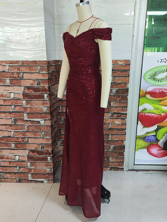 オフショルダーとハイスリットのスパンコールマキシドレス（フォーマルイベント2025）