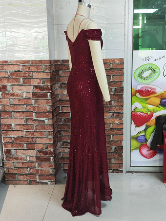 オフショルダーとハイスリットのスパンコールマキシドレス（フォーマルイベント2025）