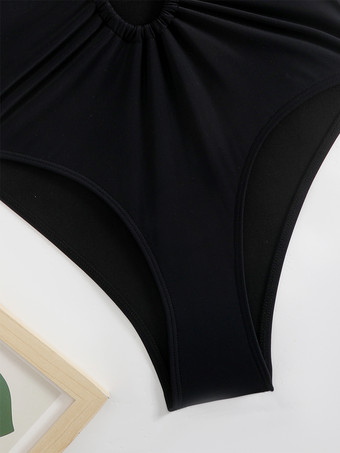 夏のビーチにぴったりの、黒のホルターネックワンピース水着（カットアウト付き）2025年モデル