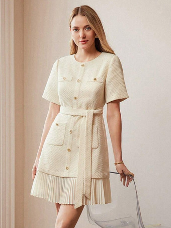 2025年夏向け、半袖とゴールドボタンのアプリコットツイードドレス