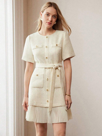 2025年夏向け、半袖とゴールドボタンのアプリコットツイードドレス