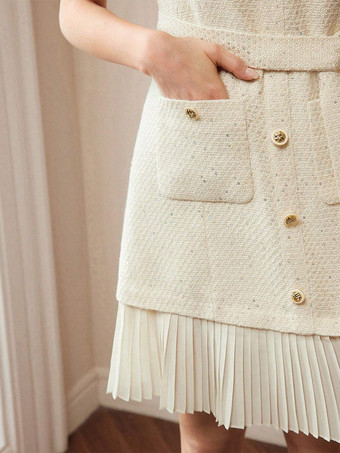 2025年夏向け、半袖とゴールドボタンのアプリコットツイードドレス