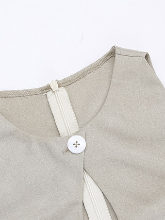 2025年夏におすすめの、カーキ色のキーホールディテールが施されたコットン＆リネンのノースリーブロングドレス