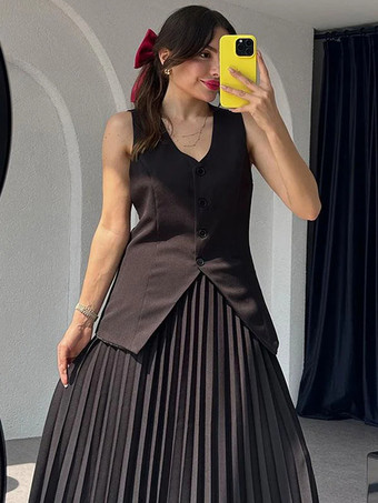 2025年夏に着たいノースリーブベストとプリーツスカートの2ピースコーデ