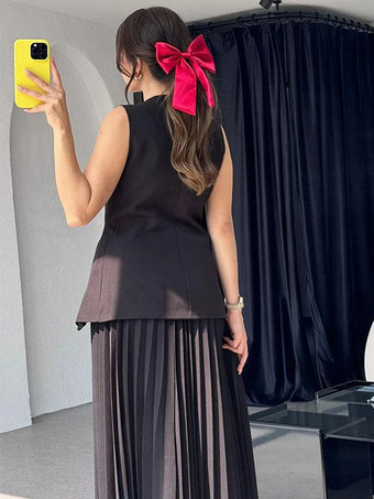 2025年夏に着たいノースリーブベストとプリーツスカートの2ピースコーデ