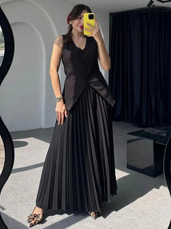 ブラック 2025年夏に着たいノースリーブベストとプリーツスカートの2ピースコーデ