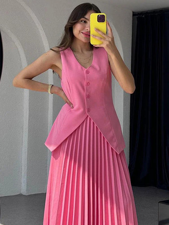 2025年夏に着たいノースリーブベストとプリーツスカートの2ピースコーデ