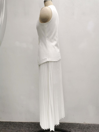 2025年夏に着たいノースリーブベストとプリーツスカートの2ピースコーデ