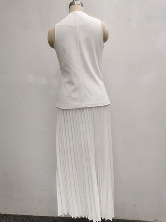 2025年夏に着たいノースリーブベストとプリーツスカートの2ピースコーデ