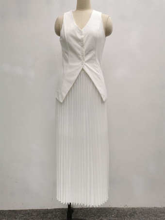 2025年夏に着たいノースリーブベストとプリーツスカートの2ピースコーデ