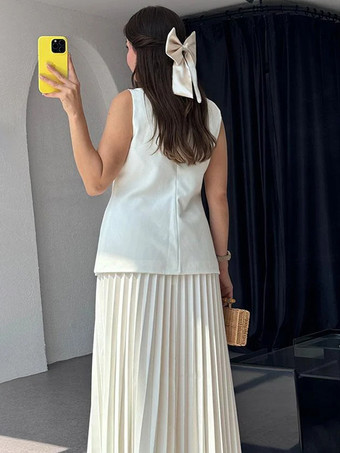 2025年夏に着たいノースリーブベストとプリーツスカートの2ピースコーデ