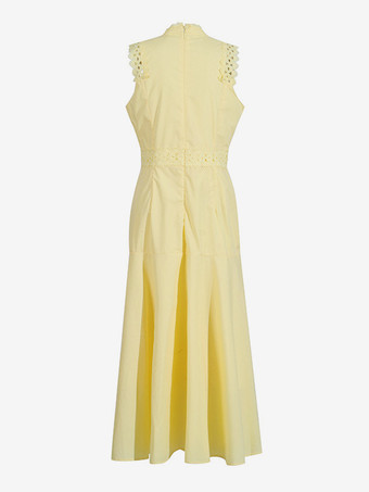 2025年夏向け、レースアイレットディテールのノースリーブロングドレス