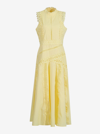 2025年夏向け、レースアイレットディテールのノースリーブロングドレス