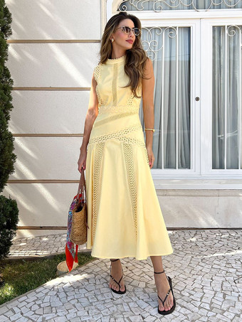 2025年夏向け、レースアイレットディテールのノースリーブロングドレス