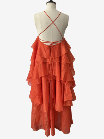 2025年夏のイベントにぴったりな、花柄のアクセントと背中開きのティアードマキシドレス