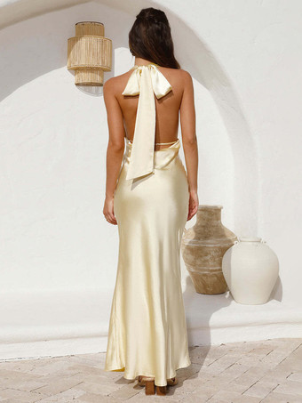 2025年夏にぴったりの、深めのVネックとバックレスデザインのホルターネックパーティーロングドレス