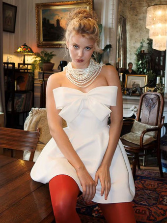 アイボリーショート丈ウェディングドレス ショート丈 ストラップレス ノースリーブ プリンセスシルエット ナチュラルウエスト サテン生地 ブライダルドレス